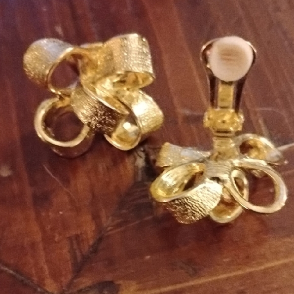 Elegant Gold Knot Earrings Thick Clip On Vintage - Picture 4 of 5